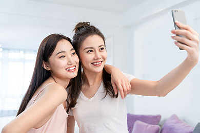 男同做爱的网站：网络监管难题下，“男同色情网站”现象调查：挑战与对策并存-2
