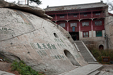 夜操操：夜色健身狂欢，活力释放新潮流