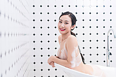 中国大陆老女人HHDD：网络歧视揭秘：解码“老女人HHDD”现象