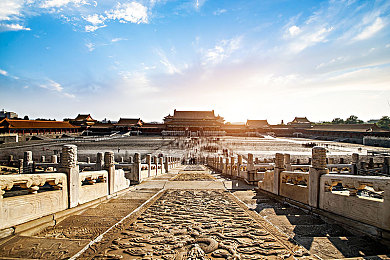 又又酱丽塔游泳馆跟随讲什么：夏日文化探秘，丽塔泳池故事新篇