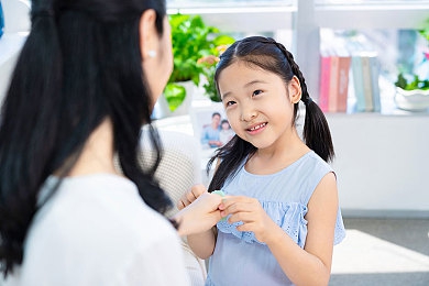 男生女生差差差很疼的软件：“趣味互动新天地，情侣共度欢乐时光，增进了解的神秘软件体验之旅”-1