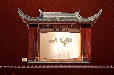 亲妺妺洗澡时伸进她的内裤里：揭秘传统洗澡文化：亲妺妺沐浴间温馨亲情表达-5