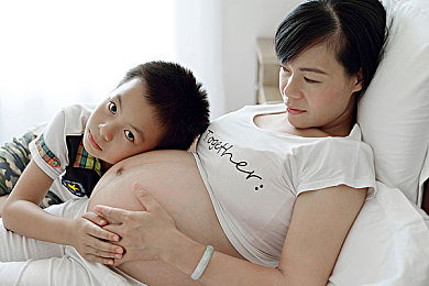 欧美成人3d巨大扶她深吞动漫：穿越想象之门，探寻欧美成人3D动漫的深邃情感世界